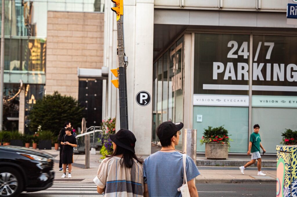 Two People in Toronto Looking in opposite directions